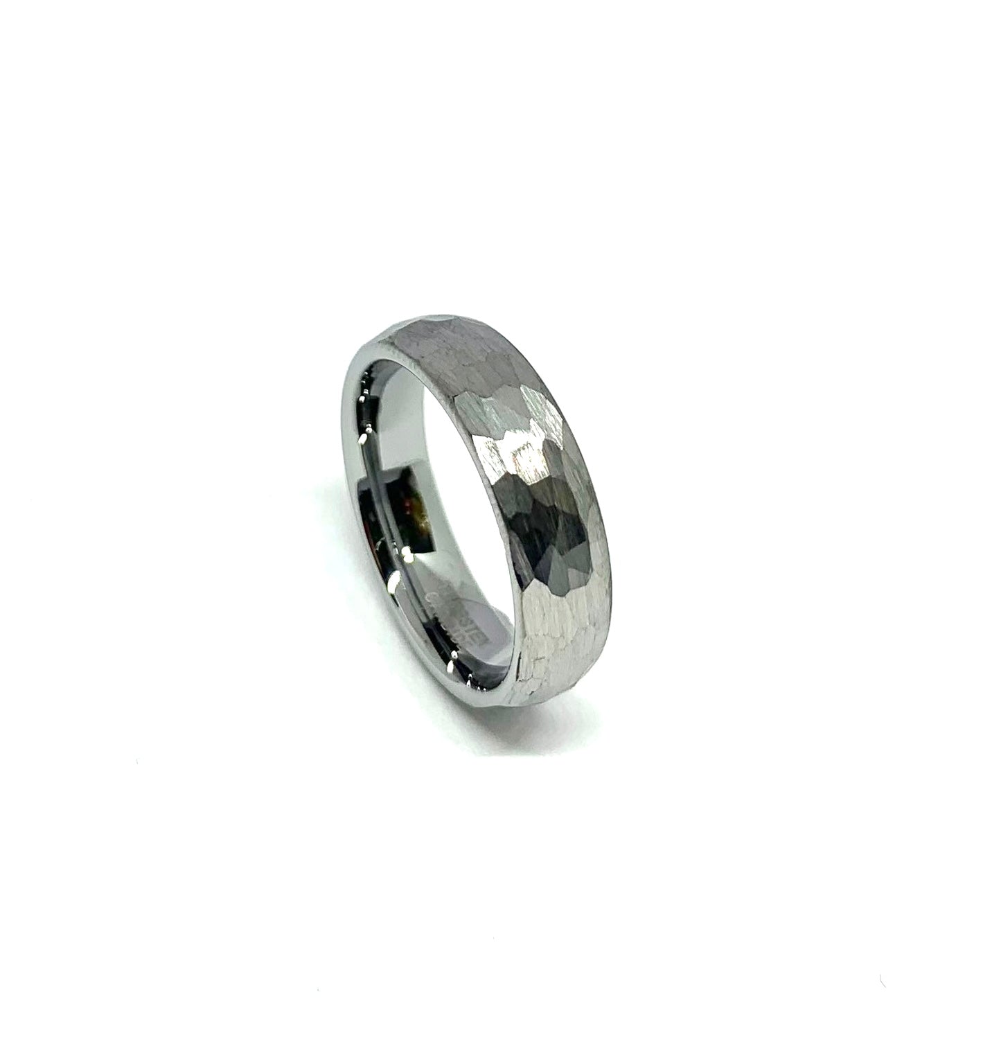 Argolla Tungsteno gris martillada 6mm.