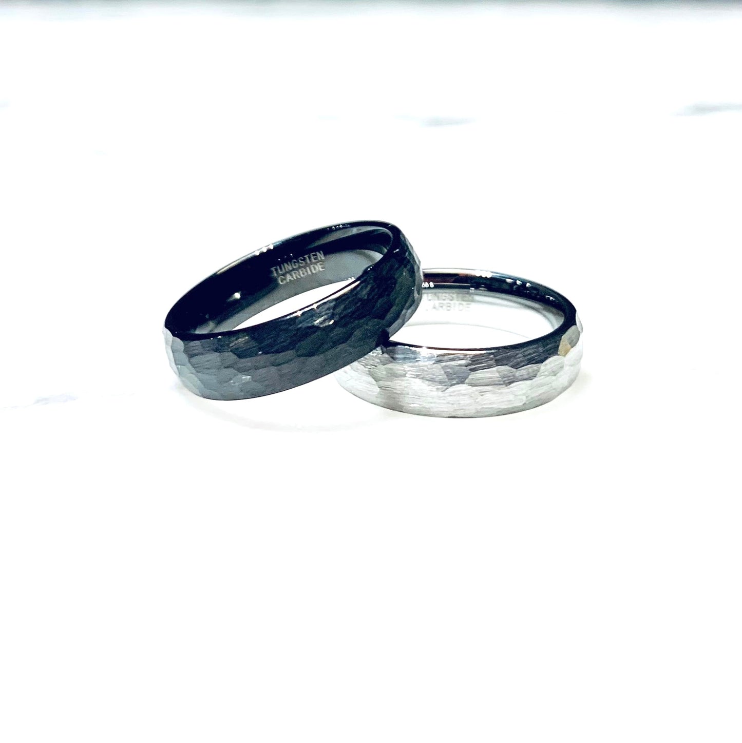 Argolla Tungsteno negra martillada 6mm.