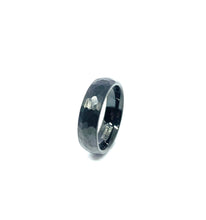 Cargar imagen en el visor de la galería, Argolla Tungsteno martillada 6mm.
