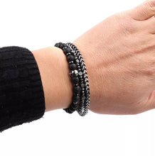 Cargar imagen en el visor de la galería, Brazalete hematita mini calavera
