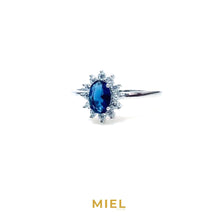 Cargar imagen en el visor de la galería, “Anillo de la Princesa&quot; con piedra azul.
