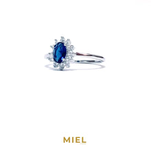 Cargar imagen en el visor de la galería, “Anillo de la Princesa&quot; con piedra azul.
